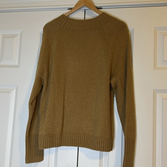 Crewneck sweater with jeweled buttons SzL - Picture 9 of 9
